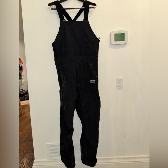 Volcom Men’s Medium Gor-Tex Ski / Snowboarding Bib - Picture 3 of 3